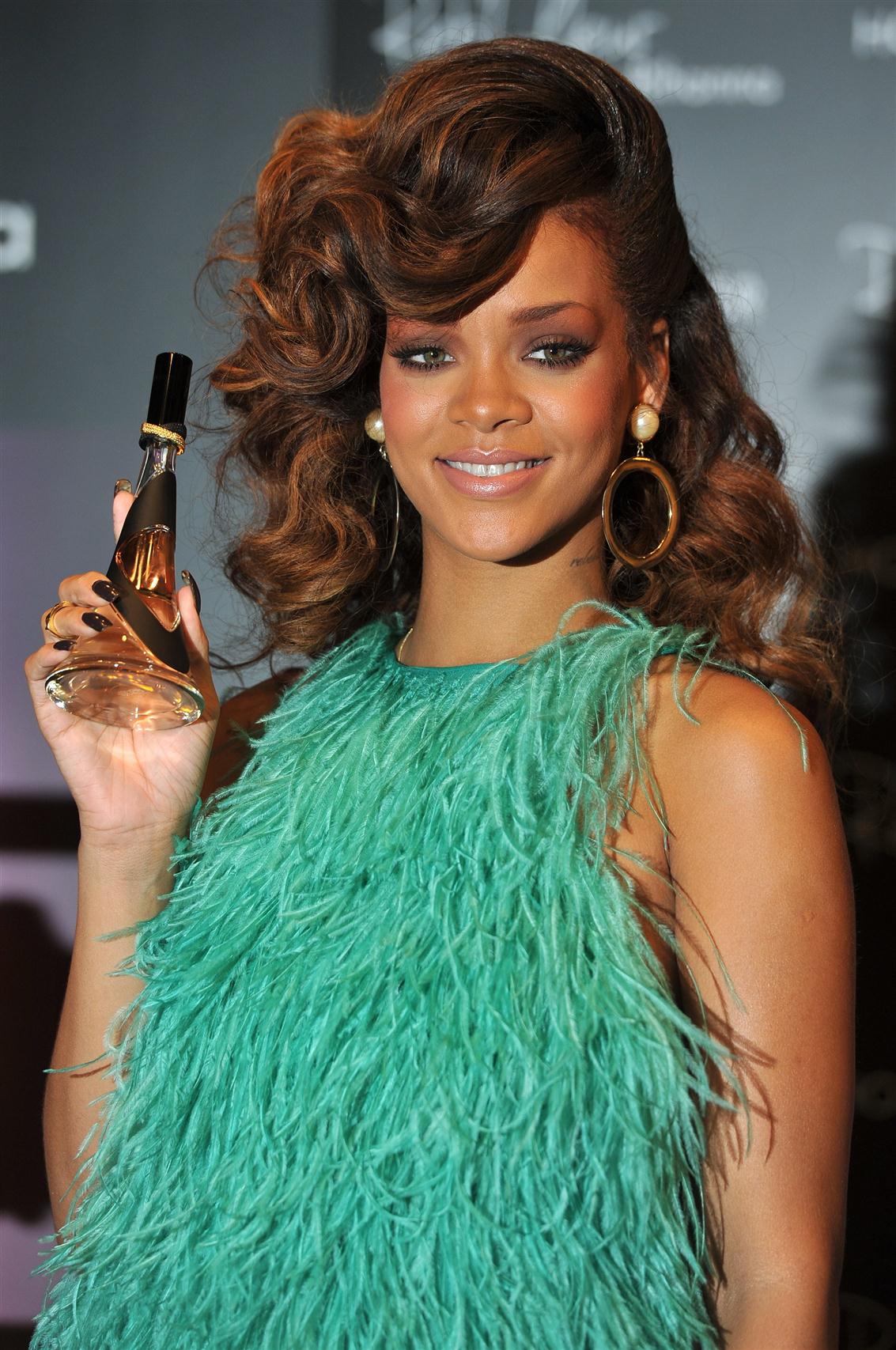 Rihanna promotes her new fragrance photos | Picture 61677